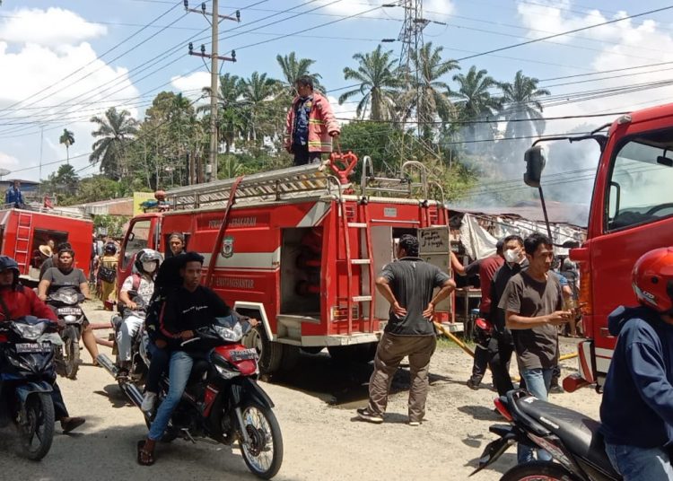 Tiga Unit Rumah Warga Dilalap Si jago Merah di Jalan Asahan KM IV