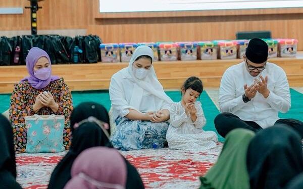 Walikota Medan Bobby Nasution Bersama Ketua TP PKK Santuni Anak Yatim