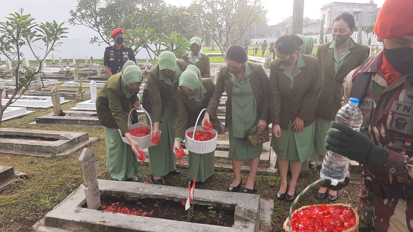 Prajurit Kopassus Ziarah di TMP Dreded Bogor Dalam Rangka HUT ke 70 Kopassus