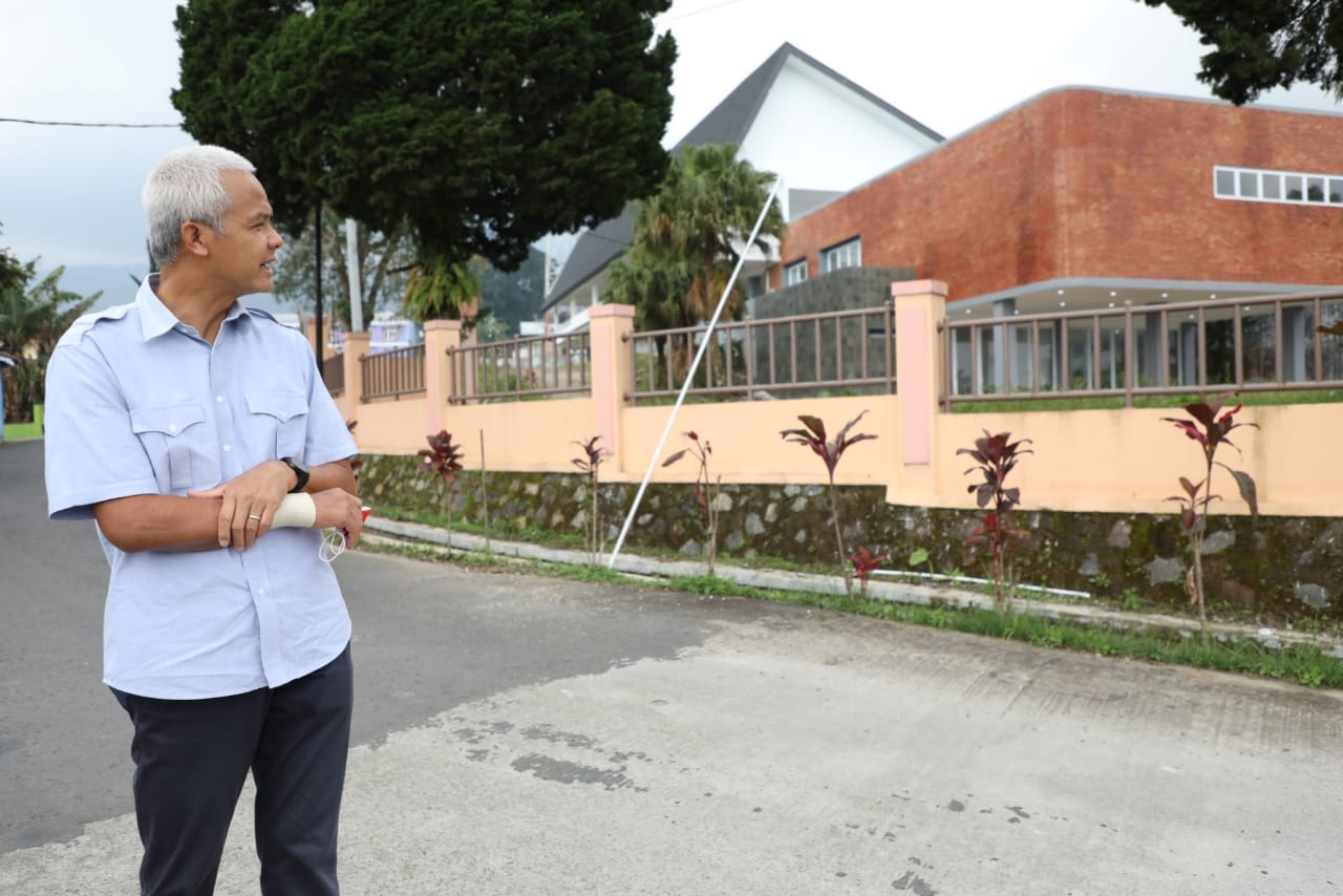 Gubernur Jawa Tengah Kembali Sidak SMAN Tawangmangu, Ganjar: Sudah Bagus dan Terlihat Cantik