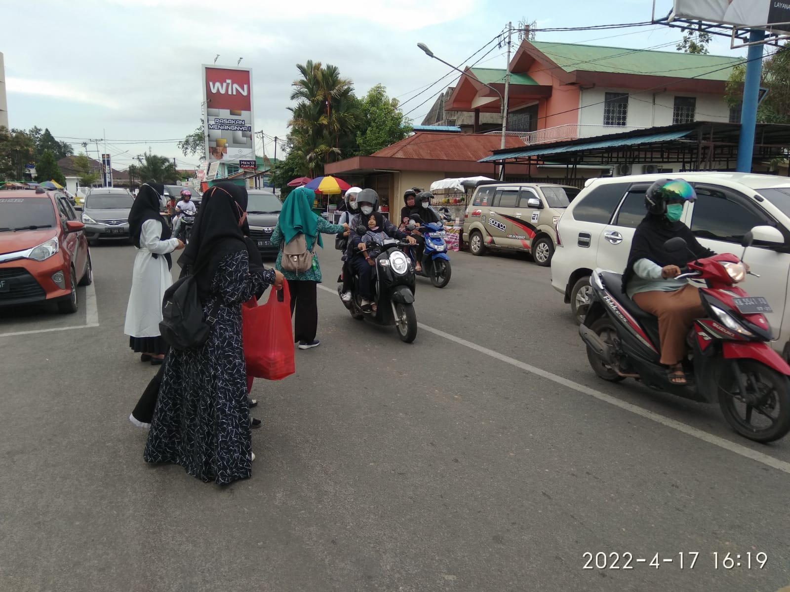 Wakil Walikota Singkawang, Irwan Mengapresiasi Kegiatan Berbagi Kebahagiaan Jelang Berbuka Puasa yang Digelar 