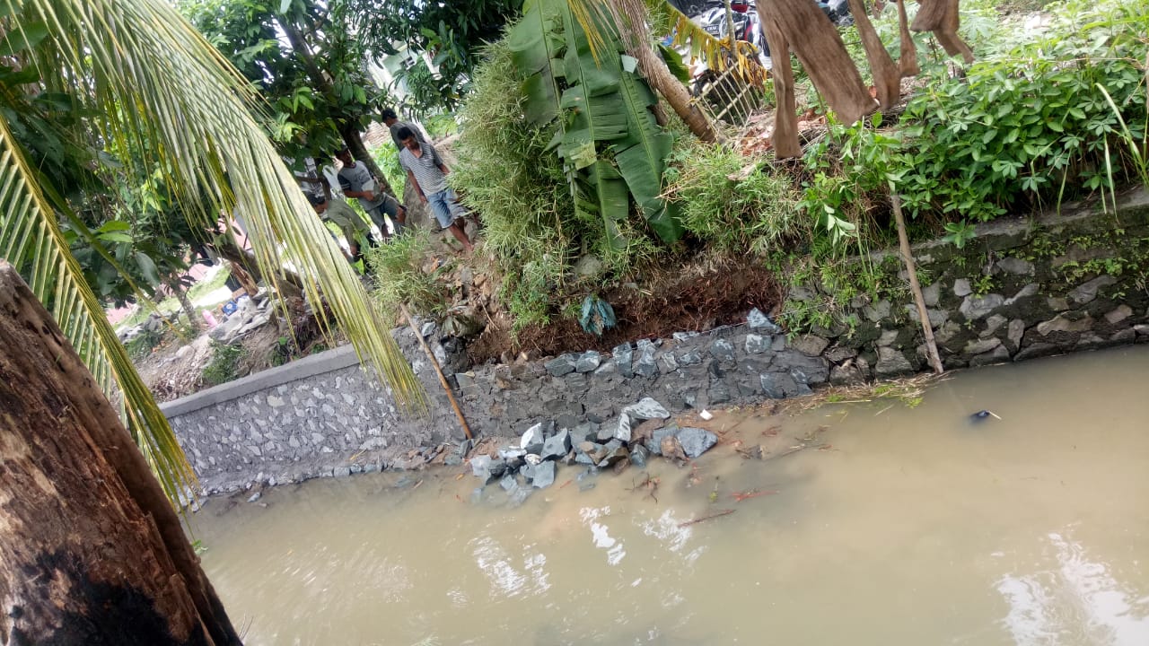 Pembangunan TPT/Talud di Perum Taman Kirana dan Perum Batara Solear Tak Bertuan