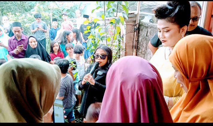 Madam Kin dan Yin Ara Bersama Lolly Bagi Bagi THR di Cipayung Sekaligus Bukber di Wisata Bukit Air Sukaharja C