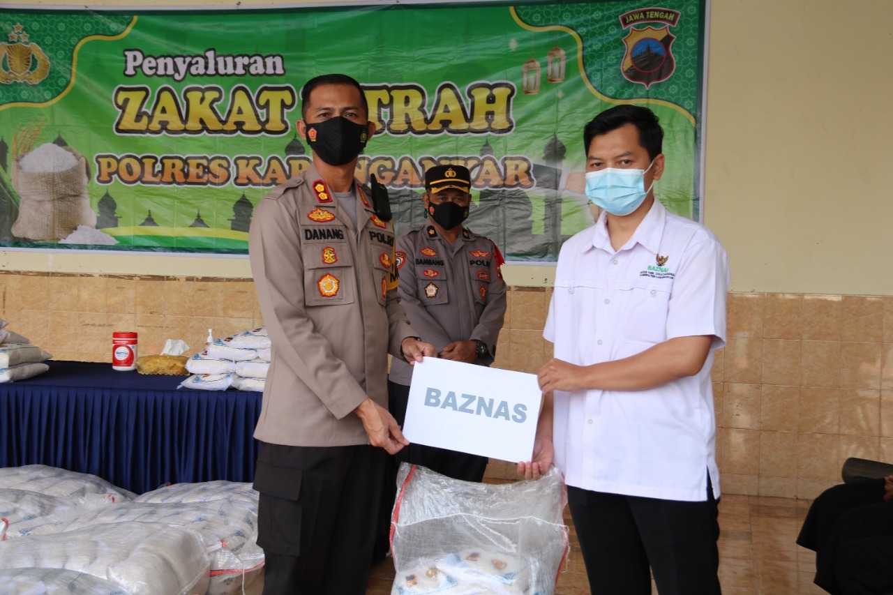 Jelang Idul Fitri, Polres Karanganyar Salurkan Zakat Fitrah 1,9 Ton Beras kepada Warga yang Membutuhkan