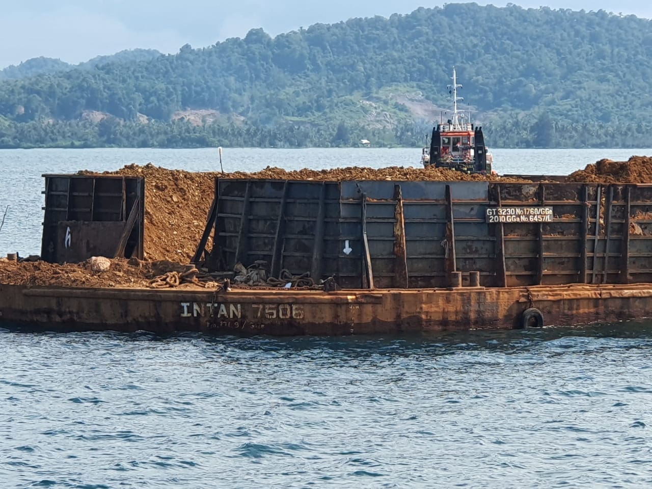 TNI AL Tangkap Kapal Muatan Nikel Illegal di Teluk Lasolo Sulawesi Tenggara