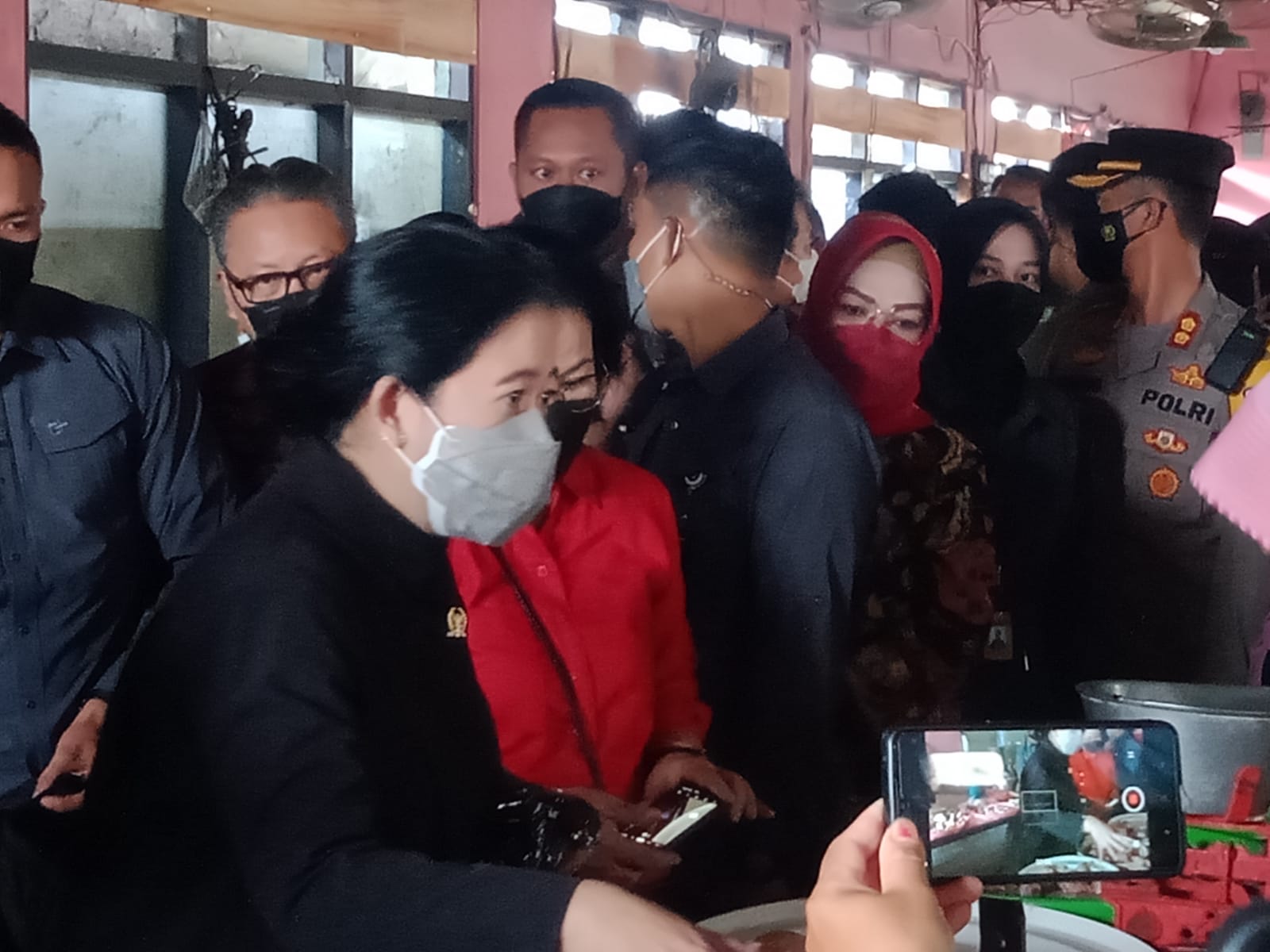 Puan Maharani Ketua DPR-RI Kunjungi Pasar Jonke Karanganyar Jawa Tengah