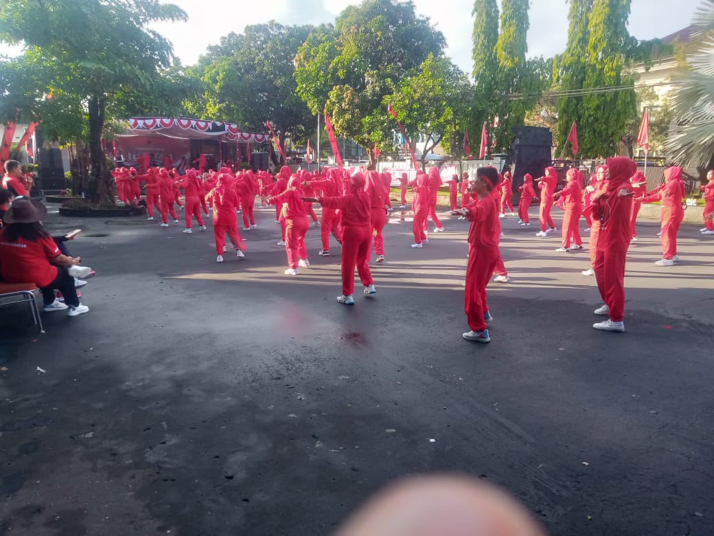 Senam Sicita DPC PDIP Karanganyar Bagus Selo Mengomando Sebanyak 205 Anggota Kader Perempuan Pecahkan Rekor Mu