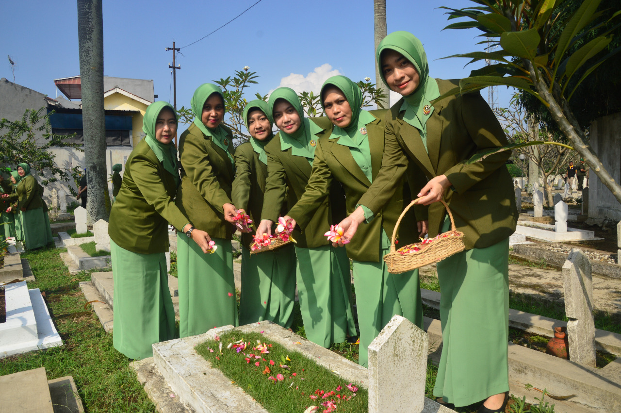 Peringati HUT ke 76 Kodam III/SLW, Korem 061/SK Laksanakan Upacara Tabur Bunga di Taman Makam Pahlawan Dreded 