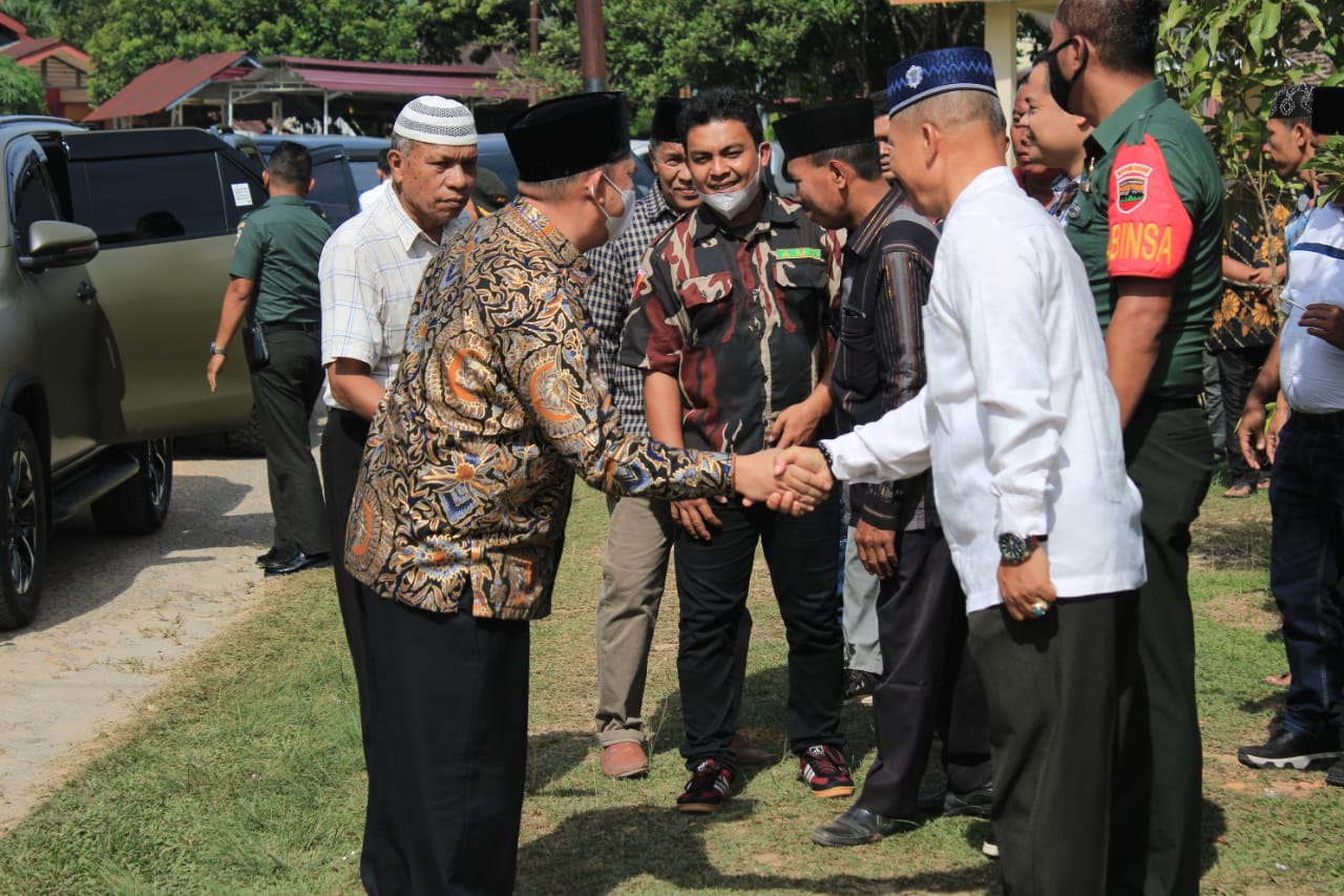 Bupati Labuhanbatu Meletakkan Batu Pertama Pembangunan Menara Masjid Al – Amin