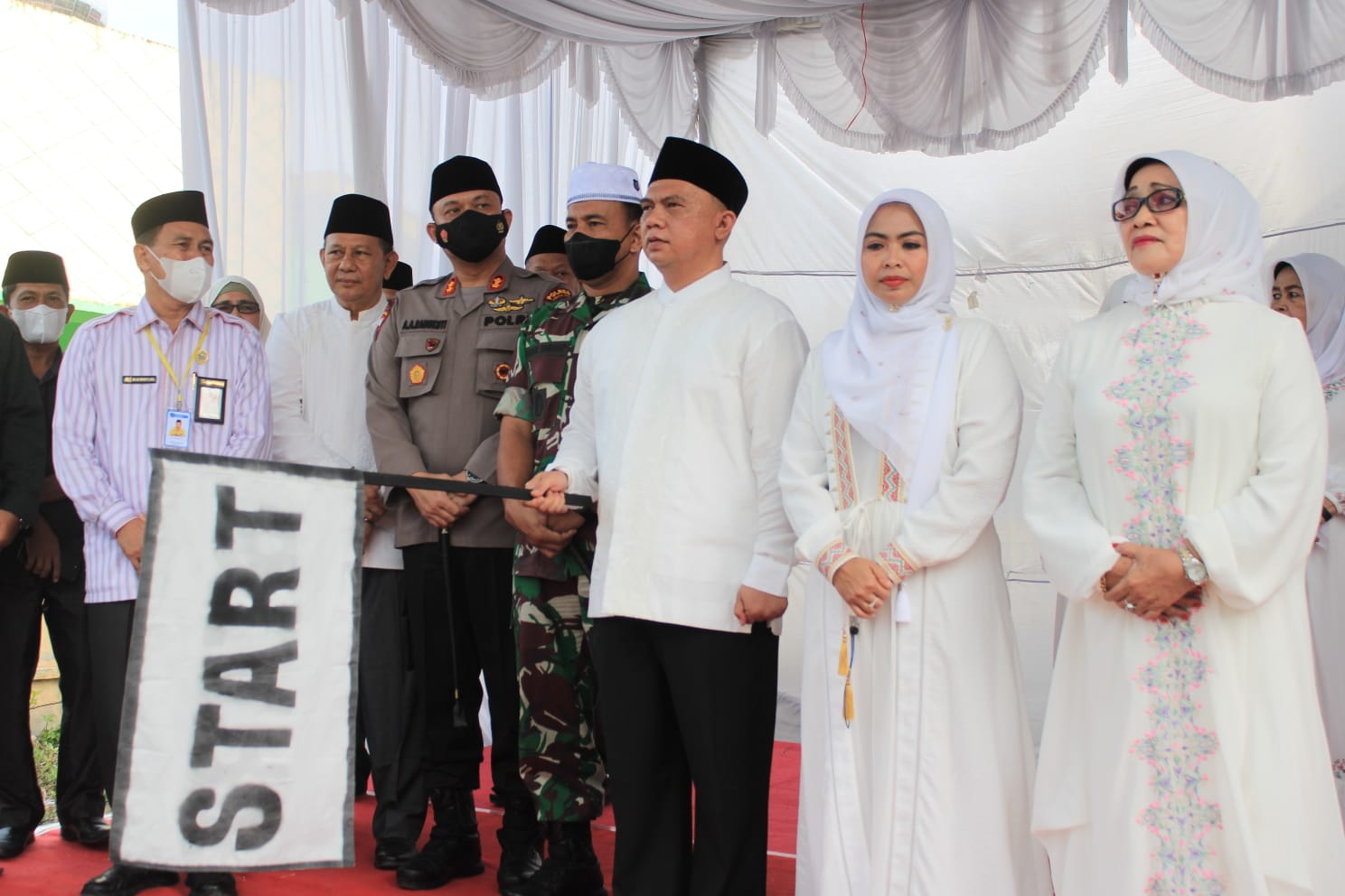 Bupati dan Wakil Bupati Labuhanbatu Melepas Keberangkatan 216 Calon Jamaah Haji Asal Labuhanbatu 