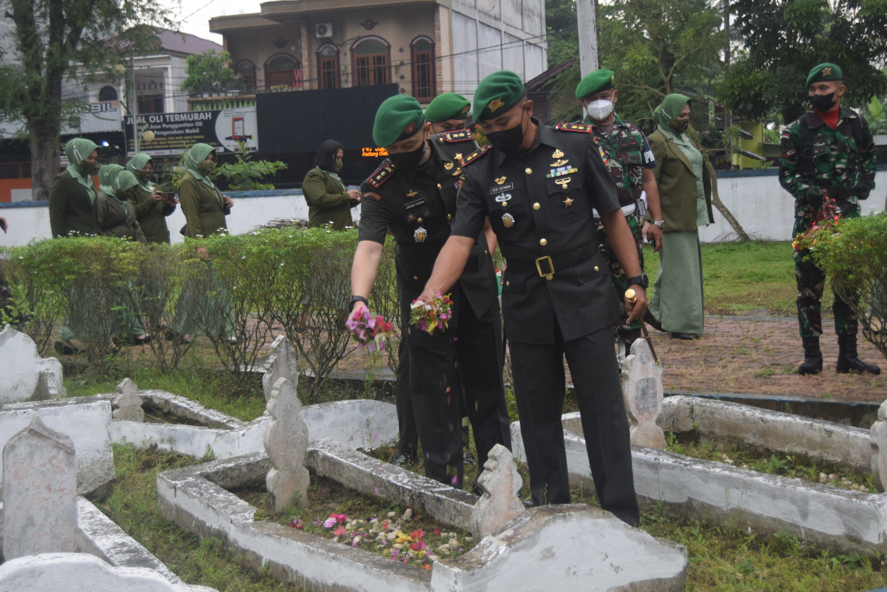 HUT Kodam I BB ke -72 ,Dandim 0204 Bersama Danbrigif 7 RR Ziarah ke Makam Pahlawan