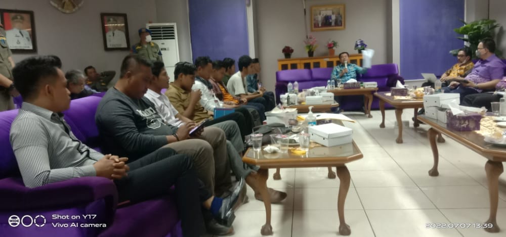 Masa Geruduk Kantor Bupati Protes Perencanaan RSUD Tigaraksa