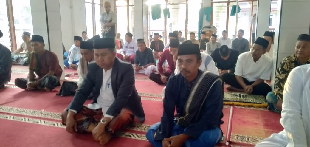 Camat Cisoka dan Kades Carenang Shalat Idul Adha di MAsjid Al Hidayah Desa Carenang