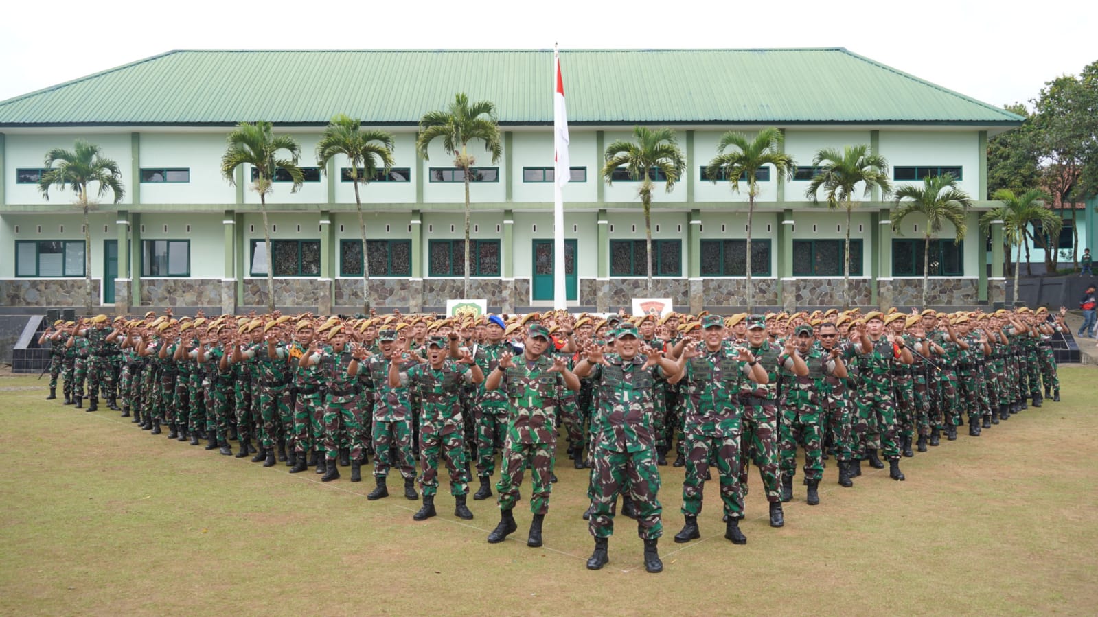 Pangdam lll/Slw Laksanakan Kunjungan ke Yon Armed 5-105/Tarik Wilayah Korem 061/Sk