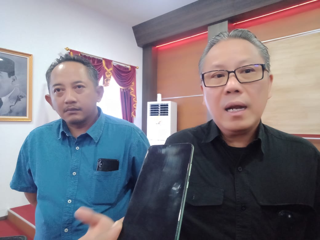 Reses Wakil Ketua Komisi XI DPR-RI Dolfie OFP Dapat Respon Positif Konstituen dari Warga Masyarakat