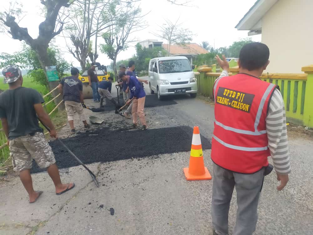 Diduga Pengerjaan Proyek Perawatan Pengaspalan Jalan Desa Koper Cikande Bahayakan Pengguna Jalan