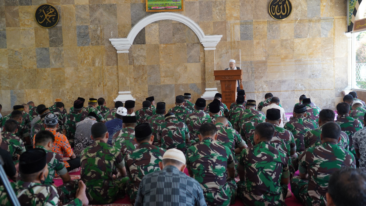 Danrem 061/Sk Brigjen TNI Rudy Saladin M.A Menyampaikan sambutannya Pada Perayaan Tahun Baru Islam 1 Muharram 