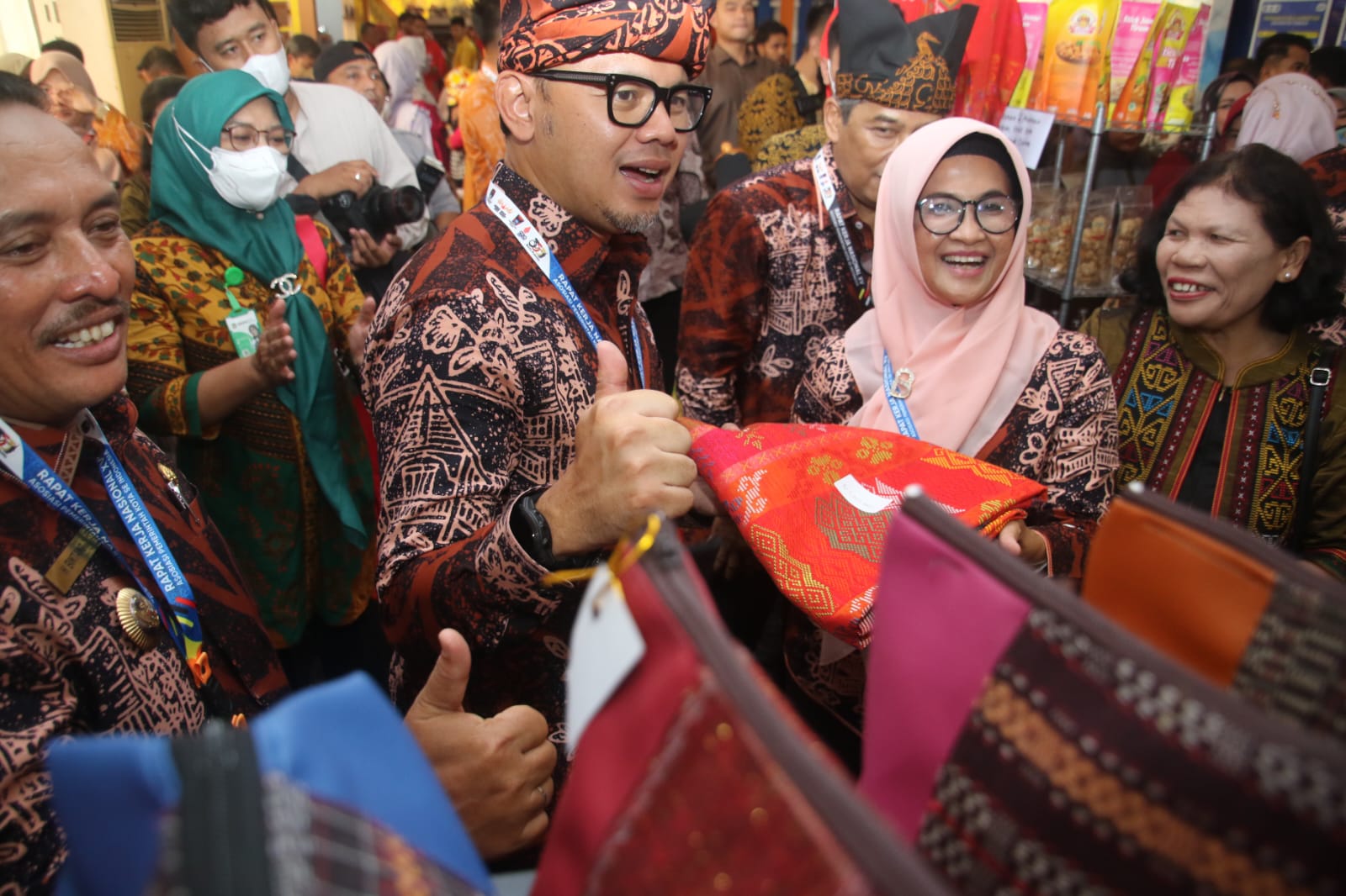 Plt Wali Kota Pematang Siantar Sambut Kunjungan Ketua APEKSI Bima Arya di Stand Indonesia City Expo