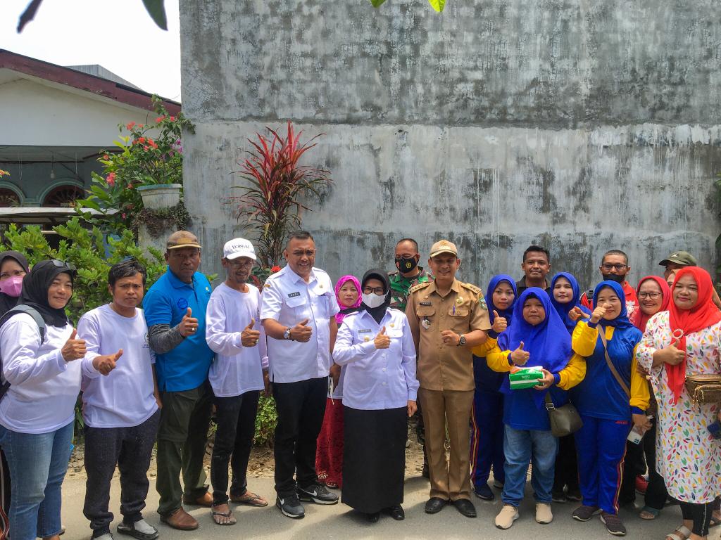 Plt Wali Kota Pematang Siantar dan LPM Giat Jumat Bersih di Kelurahan Tanjung Tongah