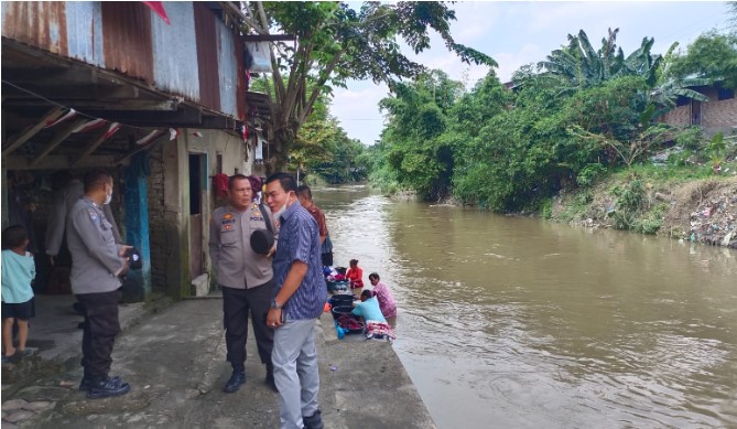 Polrestabes Medan Cek Lokasi Banjir di Kampung Aur