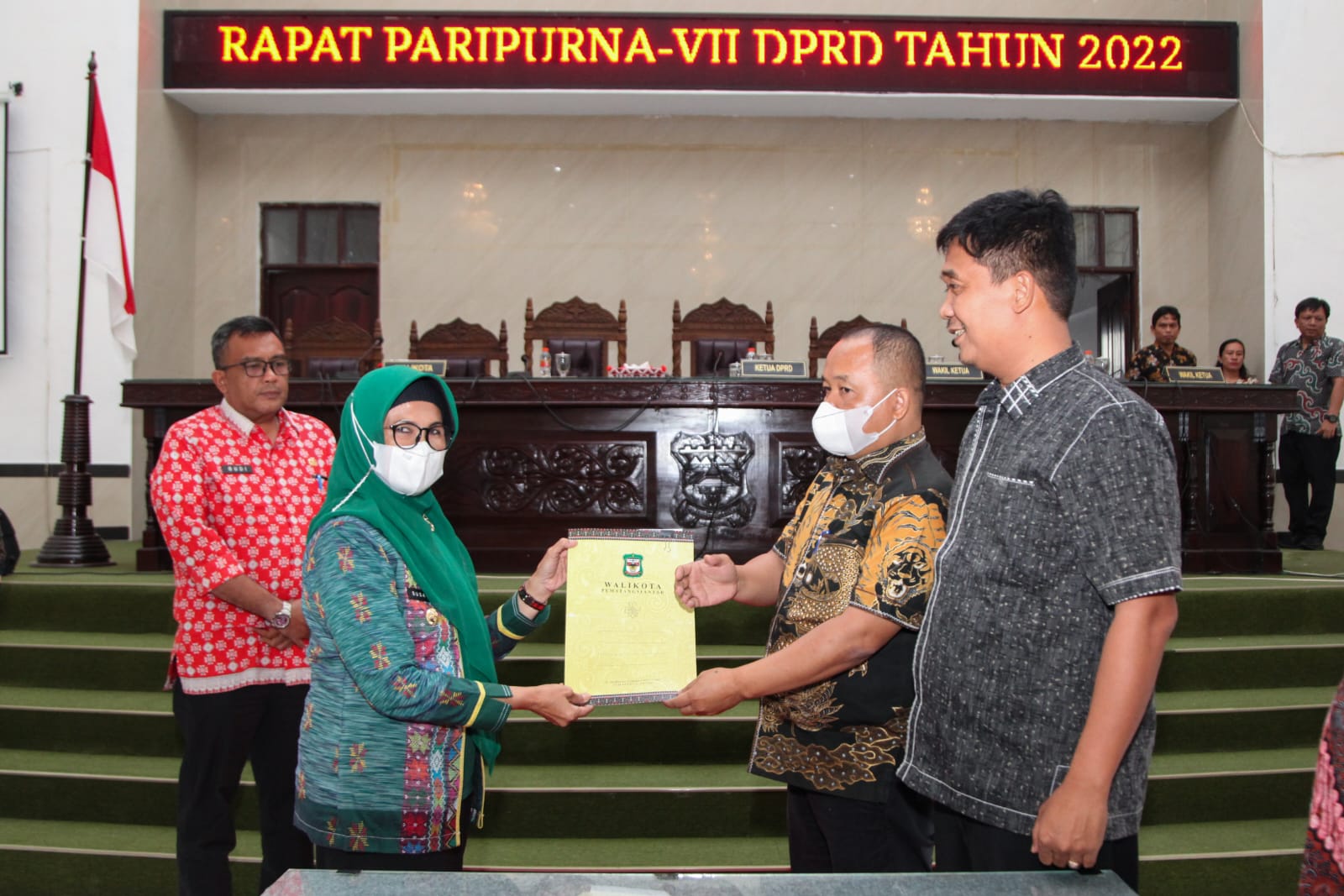 Hadiri Penutupan Sidang Paripurna DPRD, Wali Kota Pematang Siantar Ajak Kawal Ranperda RPJMD 2022-2027 Menjadi