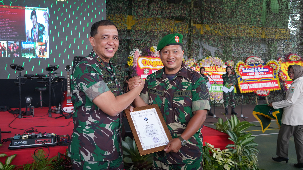 Korem 061/SK Gelar Acara Syukuran HUT Ke-73 dengan Berbagi Santunan Anak Yatim Piatu dan Pemberian Piagam Peng