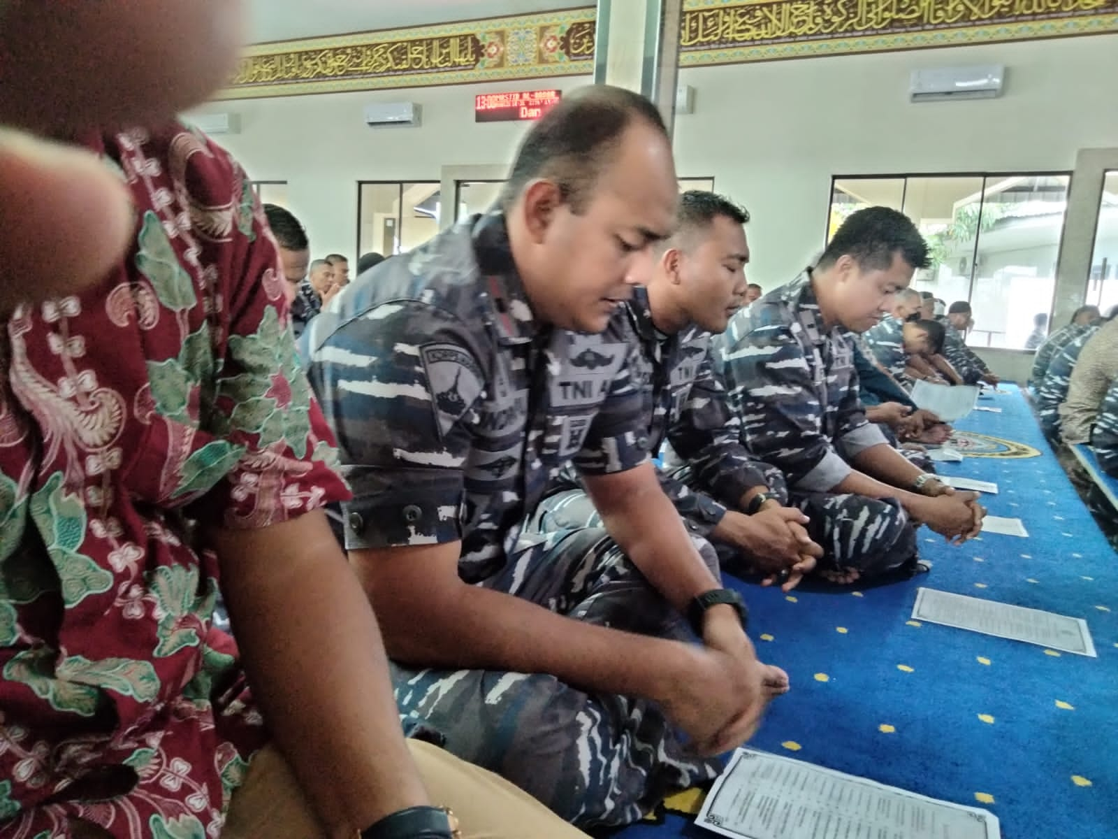 Jelang Hut TNI AL ke-77, Prajurit Yonmarhanlan I Mengikuti Doa Bersama di Mako Lantamal I