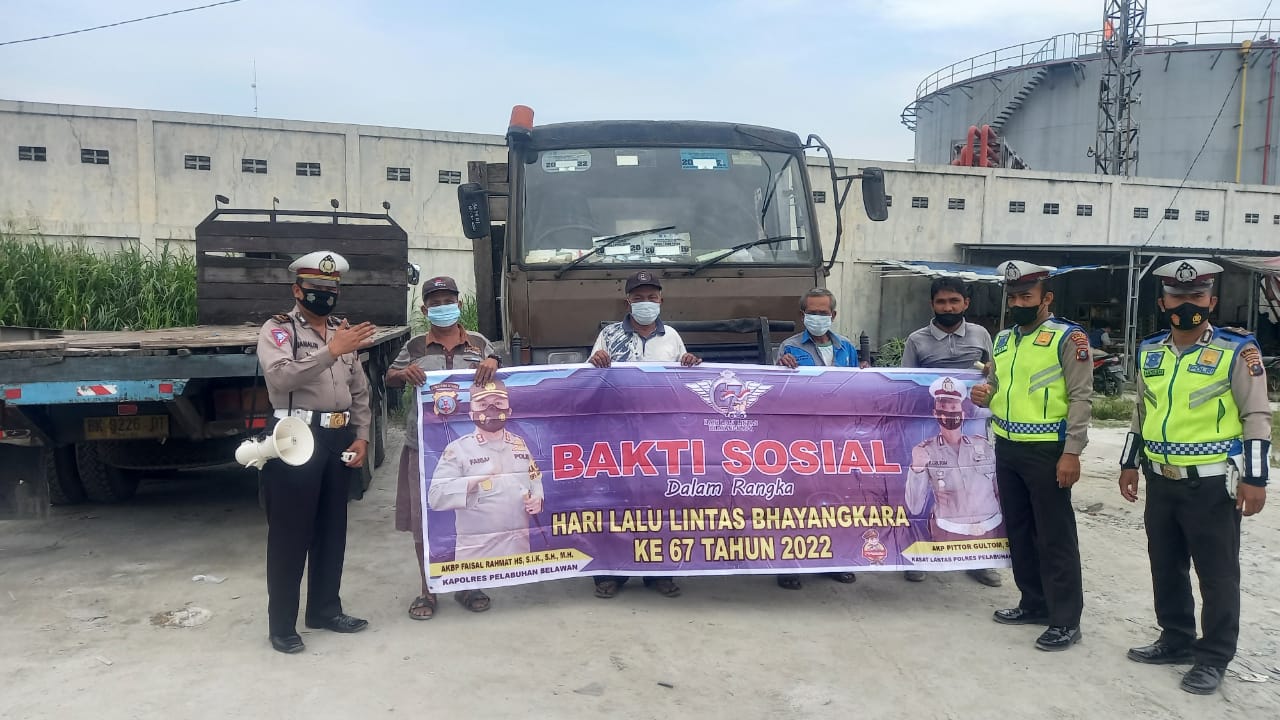 Satlantas Polres Pelabuhan Belawan Gelar Bhakti Sosial Dalam Rangka Sambut Hari Bhayangkara ke-67