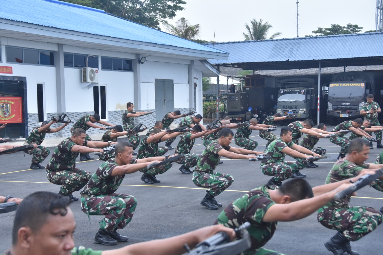 Jaga Kebugaran Tubuh, Prajurit Yonmarhanlan I Laksanakan Senam Senjata dan Latihan PBB