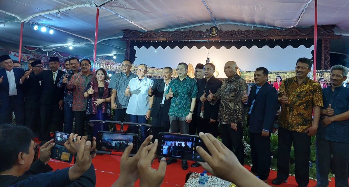 Dr. Yanto Pejabat MA Jadi Dalang di Festival Mie Bakso