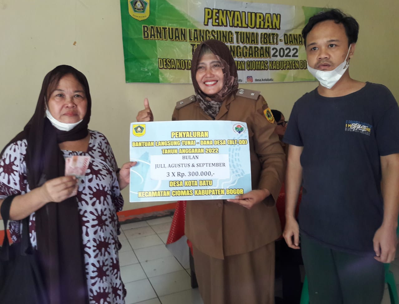 Penyaluran Bantuan Langsung Tunai (BLT-DD) Tahun Anggaran 2022 Desa Kota Batu Kecamatan Ciomas Kabupaten Bogor