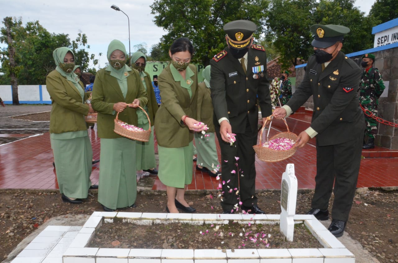 Dandim 0727 Pimpin Ziarah Di TMP, Dandim Ingatkan Kembali Jasmerah Terhadap Potensi Lunturnya Nasionalisme    