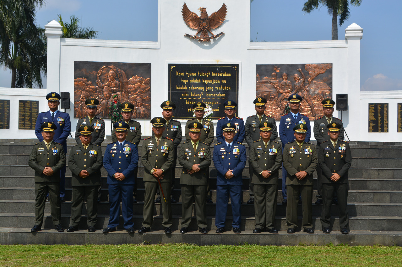 Korem 061/SK Peringati HUT Ke 77 TNI Dengan Ziarah Nasional