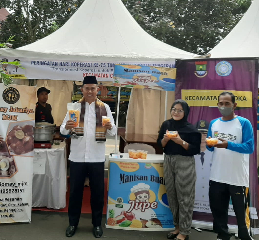 Camat Cisoka Kunjungi Stand UMKM Expo dan UP2K PKK Kecamatan Cisoka   