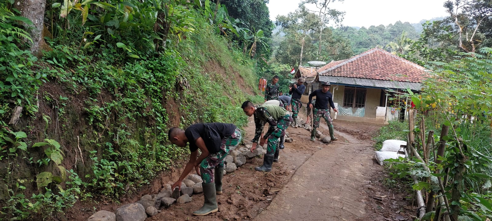 Warga Rumpin dan Wilayah Cigudeg Sangat Antusias Terhadap Program TMMD ke 115 Yang Dilaksanakan Kodim 0621 Bog