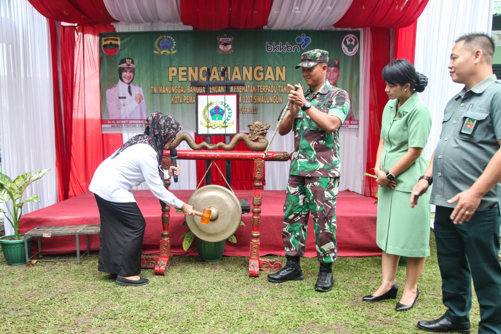 Wali Kota Pematang Siantar Buka Pencanangan Bhakti Sosial TNI Manunggal Bangga Kencana Kesehatan   