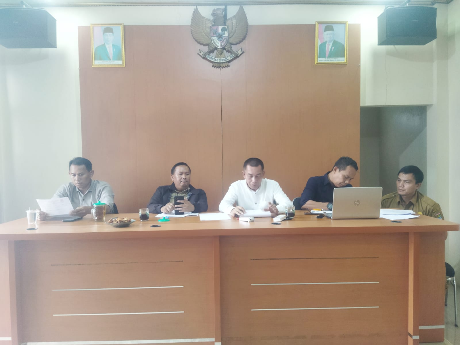 Ciptakan Kenyamanan dan Berkomitmen Pemerintah Desa Cikupa Adakan Rapat Evaluasi Bersama Pengelola Pasar Tradi