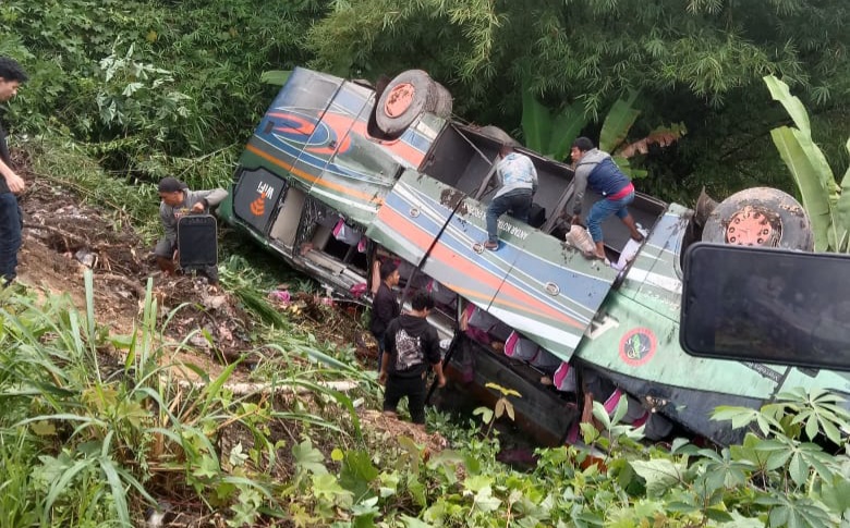 Kecelakaan Bus ALS Terguling dan Masuk Jurang di Tapsel, 1 Orang Meninggal Dunia    