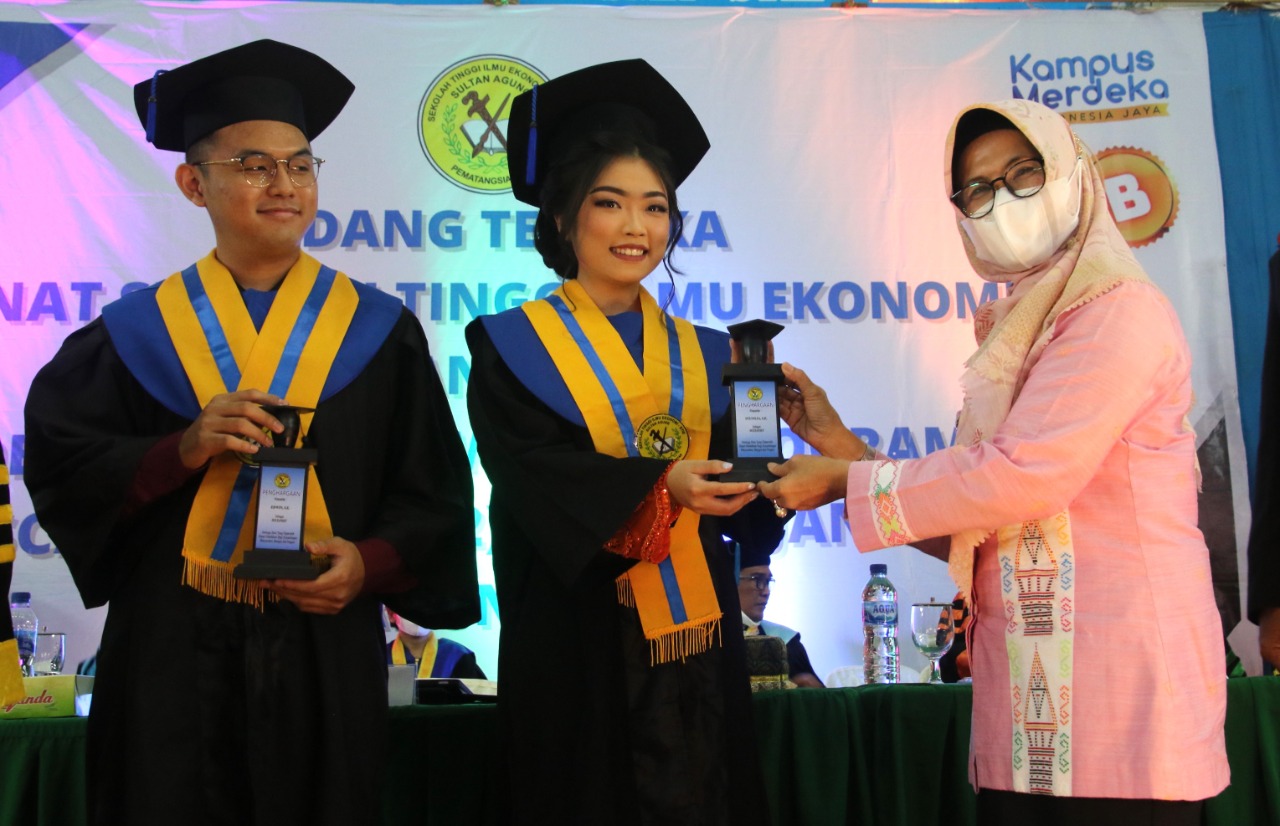 dr Susanti Berharap Wisudawan STIE Sultan Agung Terus Menambah Ilmu dan Skill   