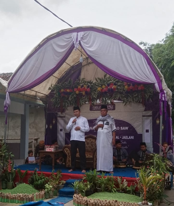 Peringati Maulid Nabi, Camat Cisoka dan Istri Himbau Masyarakat   