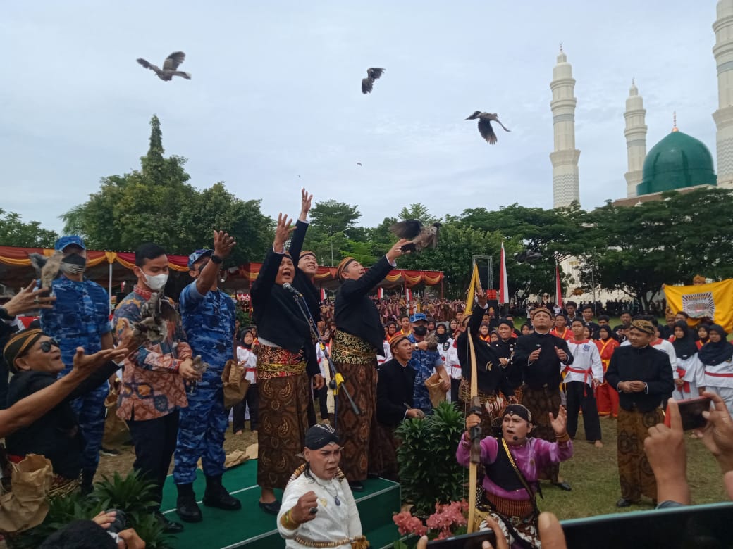 Walikota Solo Gibran Hadiri Upacara HUT Ke-105 Kabupaten Karanganyar   