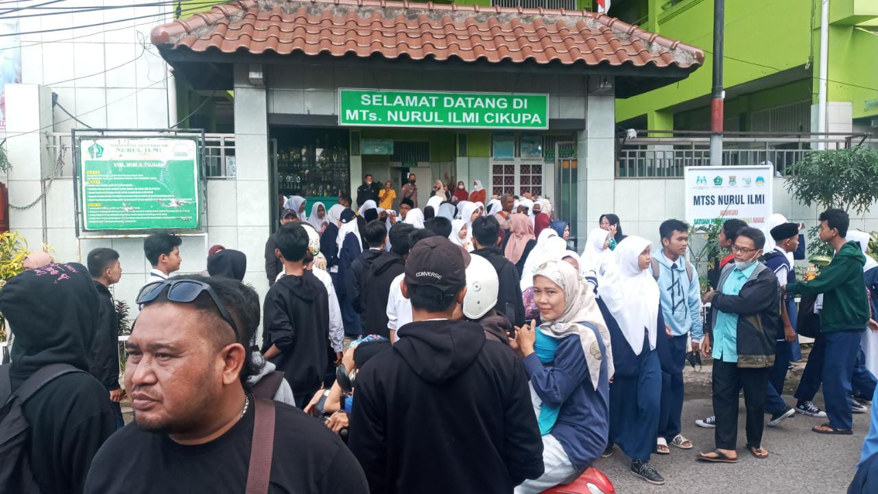 Pasca Pemecatan 12 Guru, Murid dan Orang Tua MTs Nurul Ilmi Gelar Aksi Demo