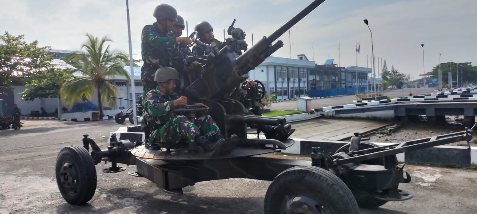 Antisipasi Serangan Musuh Melalui Udara, Prajurit Petarung Yonmarhanlan I Laksanakan Drill Meriam 37 MM   