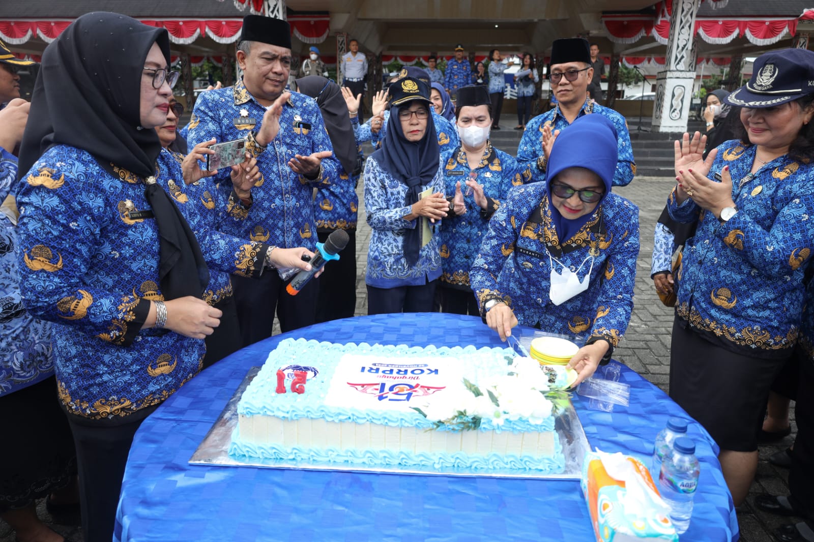 dr Susanti Bangga kepada KORPRI dan Bagikan Kue kepada ASN yang Berulang Tahun