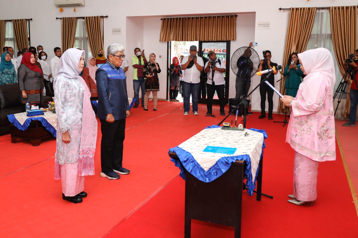 Ny Edy Rahmayadi Lantik Erizal Ginting sebagai Ketua TP PKK dan Ketua Dekranasda Pematang Siantar   