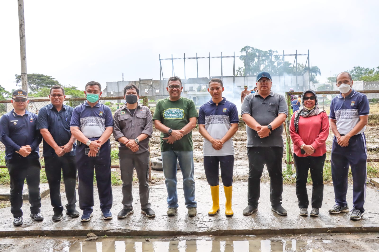 Pemko dan Polres Pematang Siantar Bersama TNI Bersih-bersih Stadion Sang Naualuh