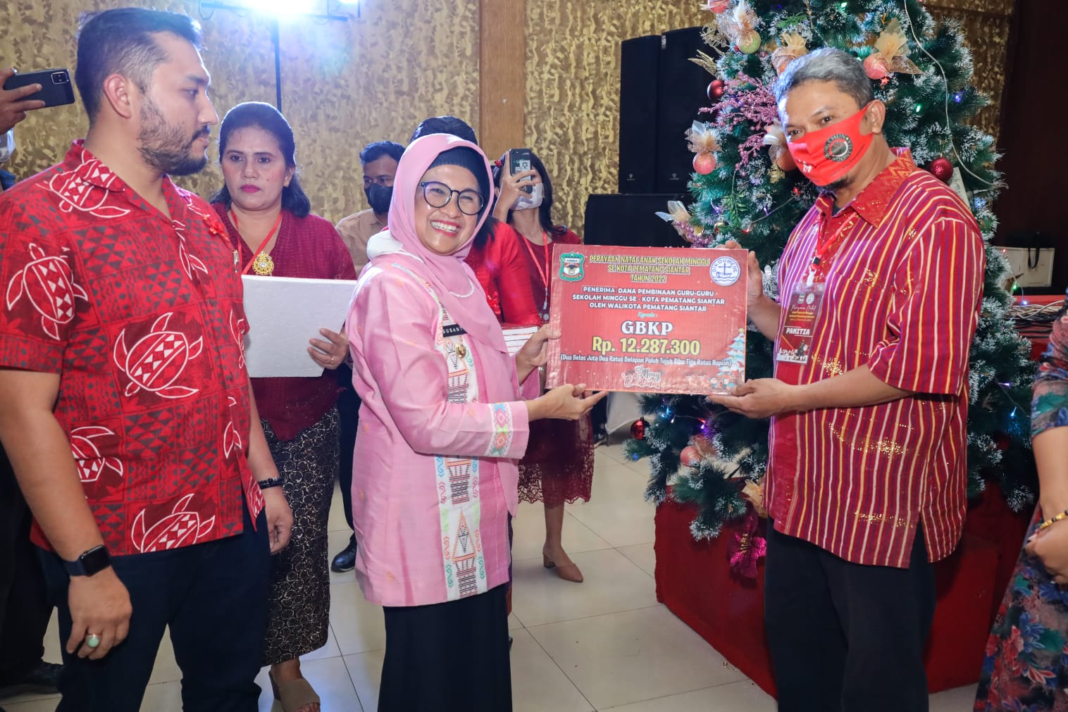 dr Susanti Hadiri Perayaan Natal Anak Sekolah Minggu se-Kota Pematang Siantar   