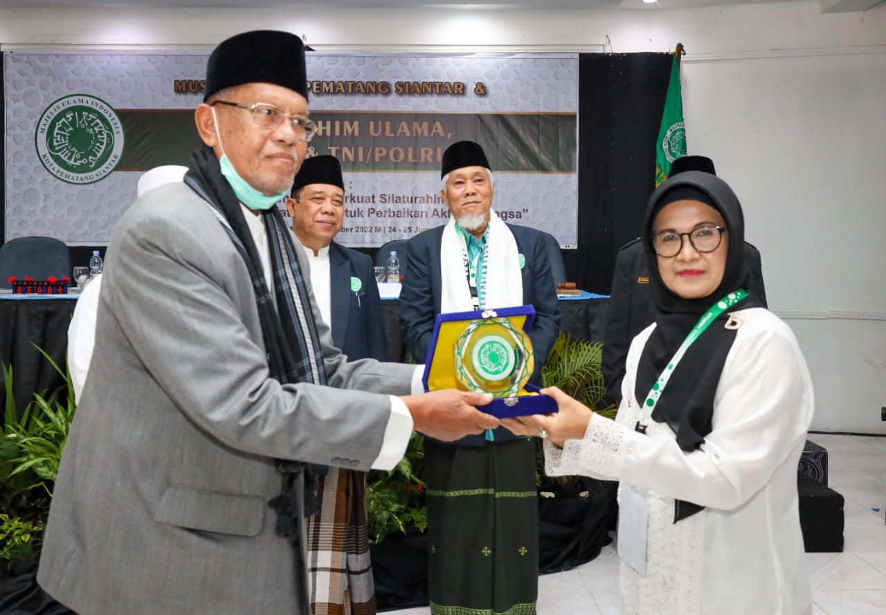 dr Susanti Buka Musda VII MUI Pematang Siantar dan Silaturahim Ulama, Umara, dan TNI/Polri