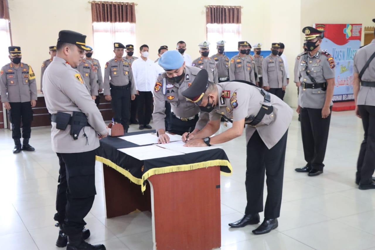 Kapolres Pelabuhan Belawan Memimpin Langsung Sertijab Dua Kapolsek