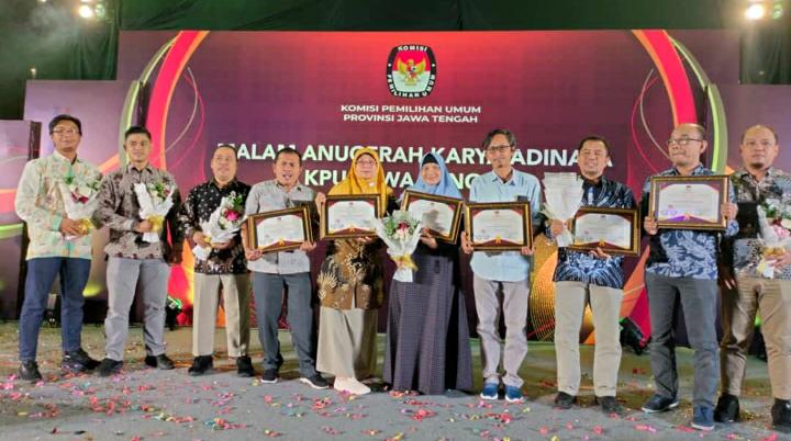 KPU Kabupaten Karanganyar Raih 6 Penghargaan Karya Adinata